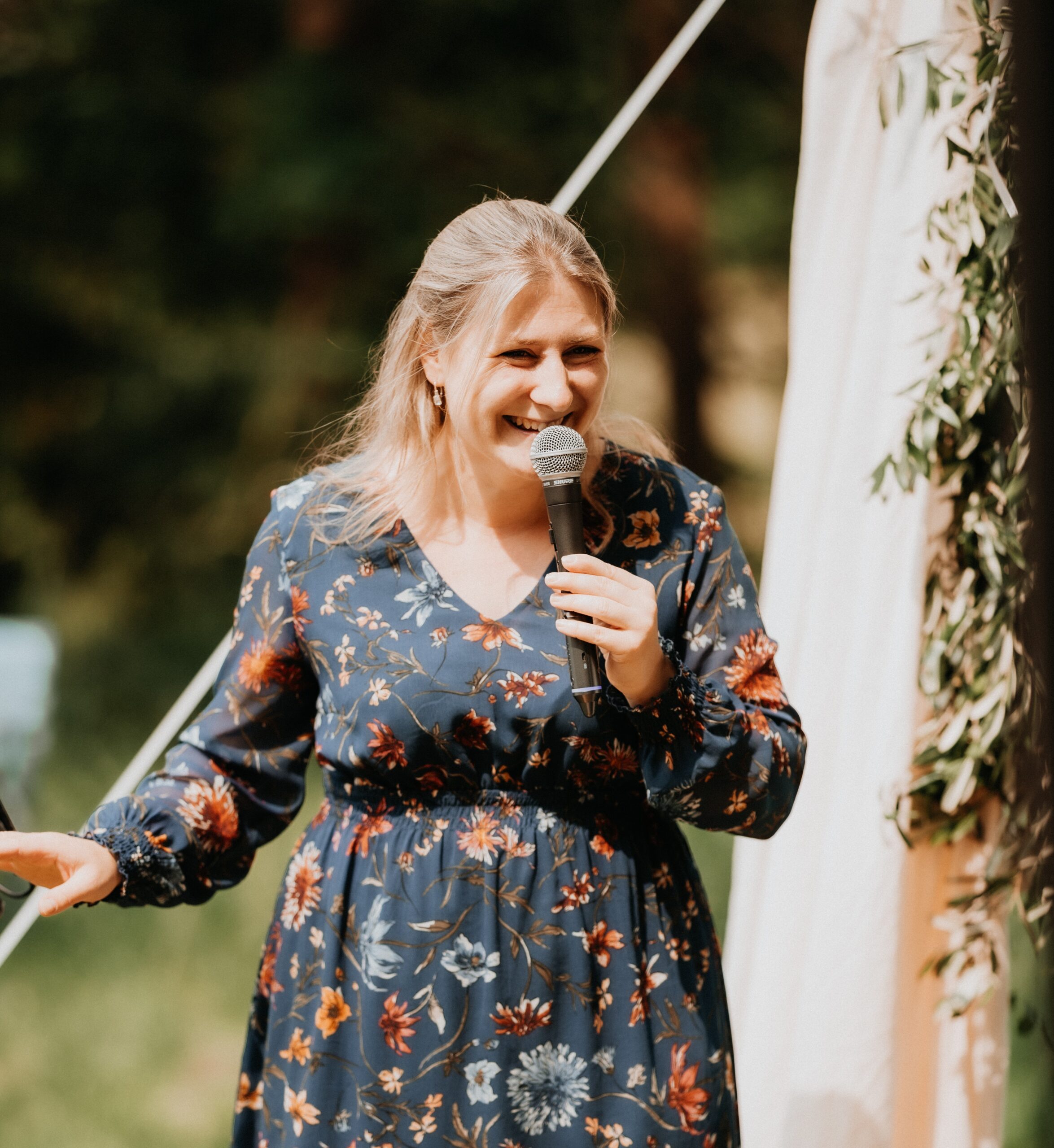 Rednerin Katharina humorvoll